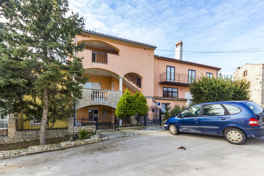 Apartments Gloria Ližnjan Exterior foto